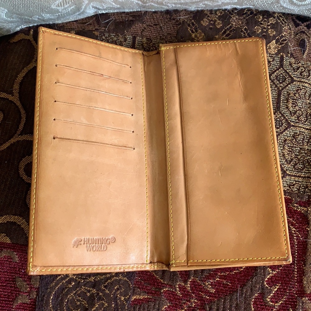 Authentic Hunting World long wallet - Picture 4 of 5